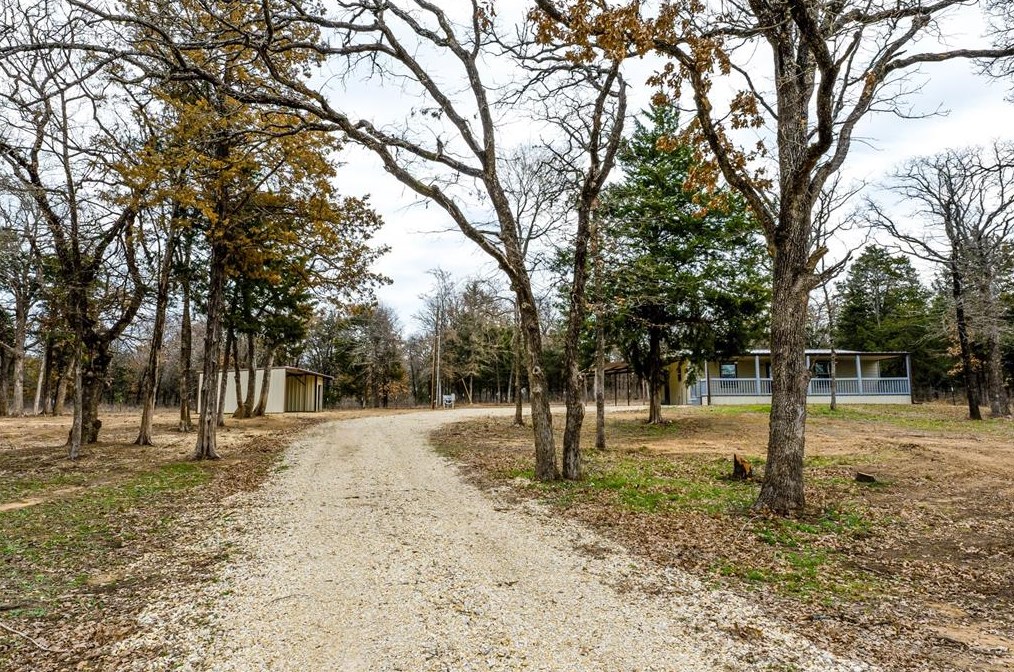 975 Blackjack Rd, Valley View, TX 76272