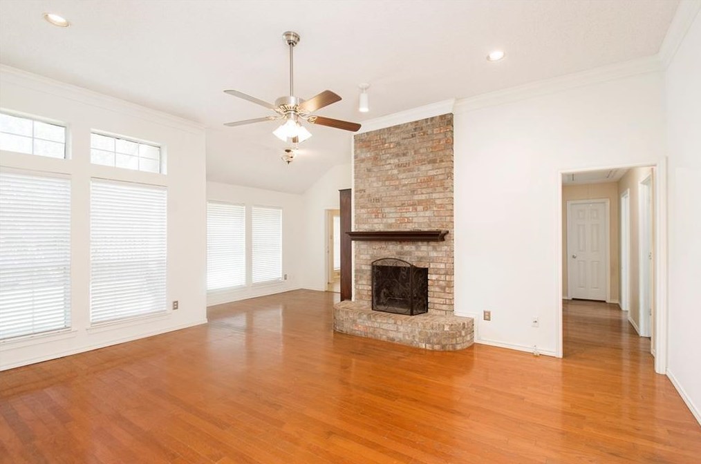 401 Lexington Ln, Euless, TX 76039