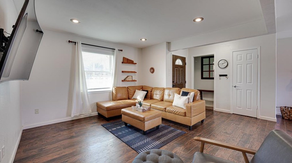 2601 Mc Dearmon St, Garland, TX 75048