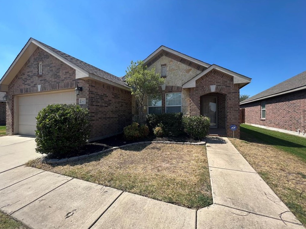 2421 Clairborne Dr, Fort Worth, TX 76177