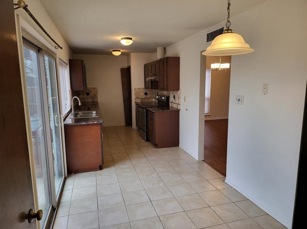 1112 Longhorn Dr, Plano TX  75023-4450 exterior