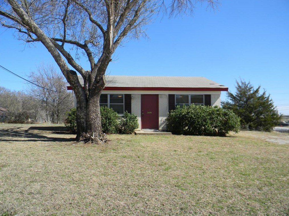 112 Belmont St, Hurst, TX 76053