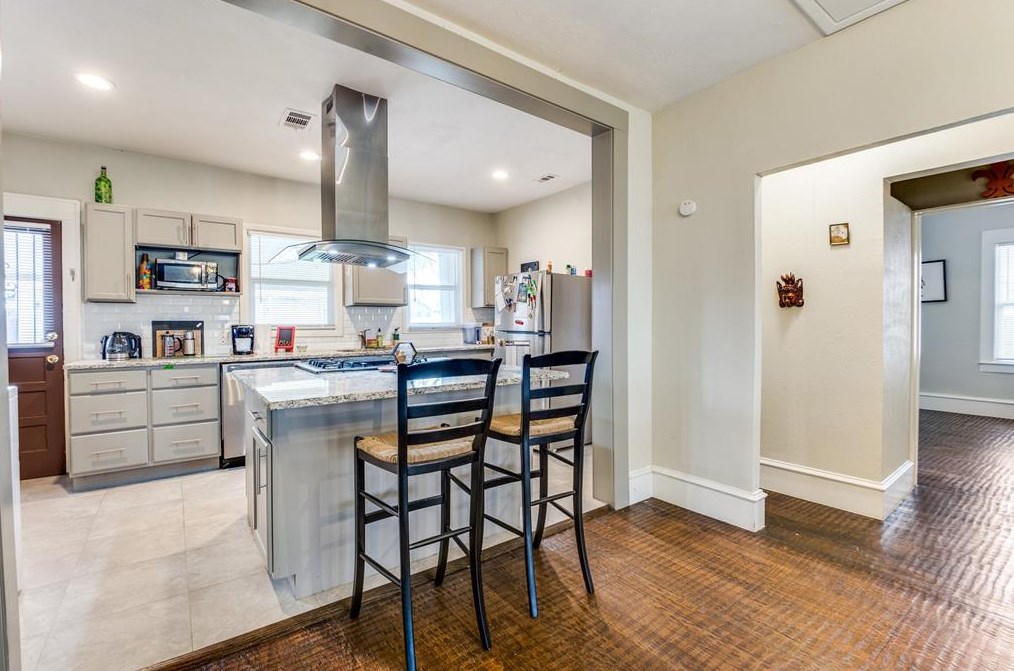 929 Rosemont Ave, Dallas TX  75208-7230 exterior
