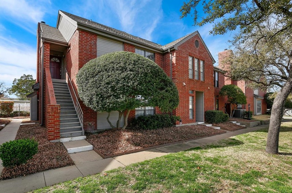 2306 Kenley St, Fort Worth, TX 76107