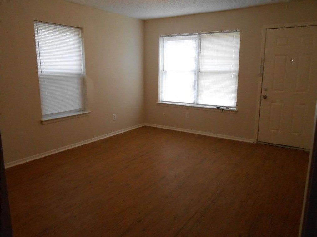 4304 Cravens Rd, Fort Worth, TX 76119-4410