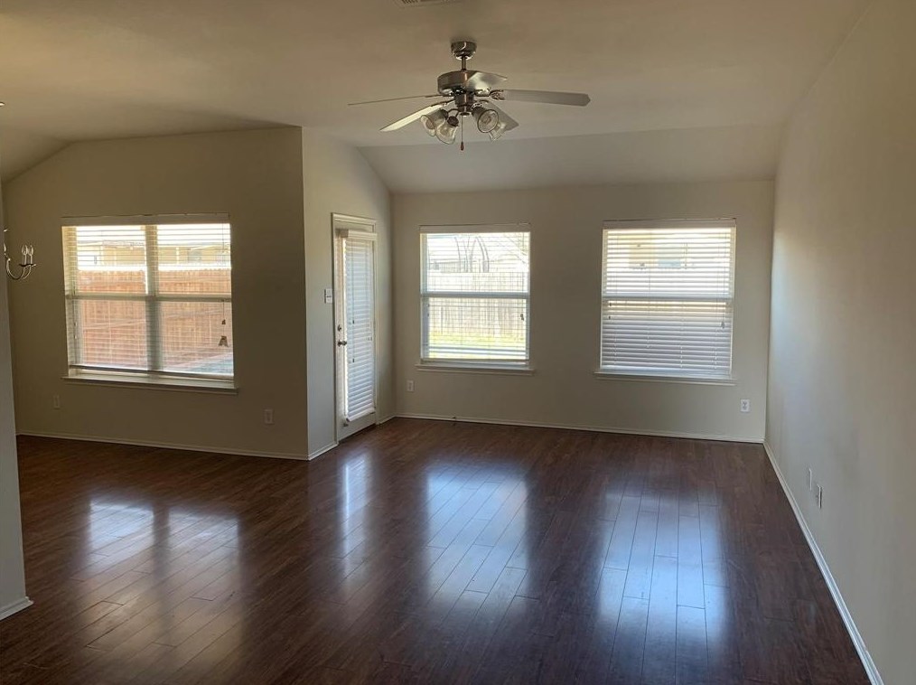 104 Shady Creek Ln, Terrell, TX 75160