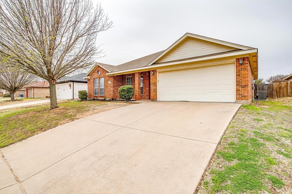 1012 Thistle Meade Cir, Burleson, TX 76028