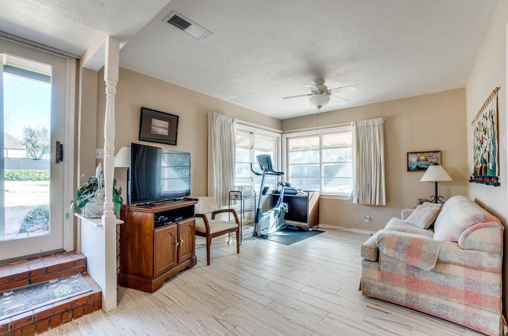 5414 Ursula Ln, Dallas TX 75229-6419 exterior