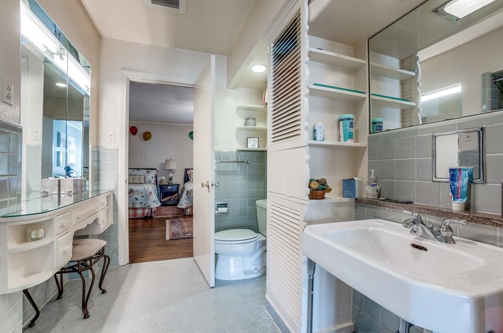 5414 Ursula Ln, Dallas TX 75229-6419 exterior