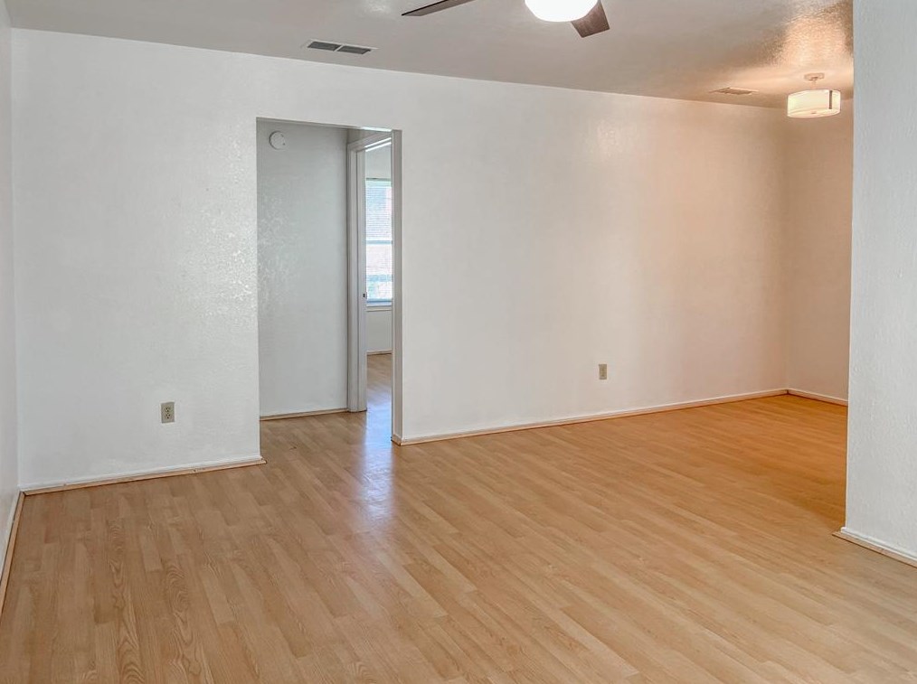 924 S Ave B #4, Denton, TX 76201