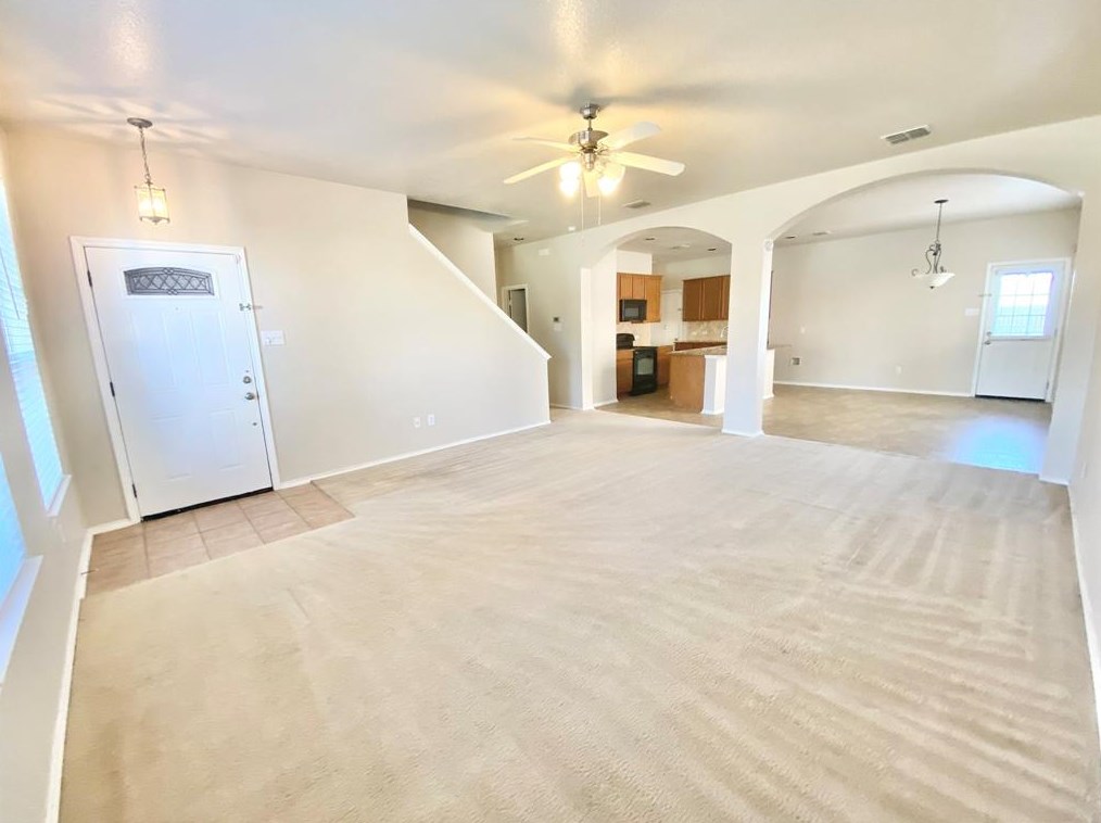 917 Jamie Dr, Grand Prairie TX  75052-2732 exterior