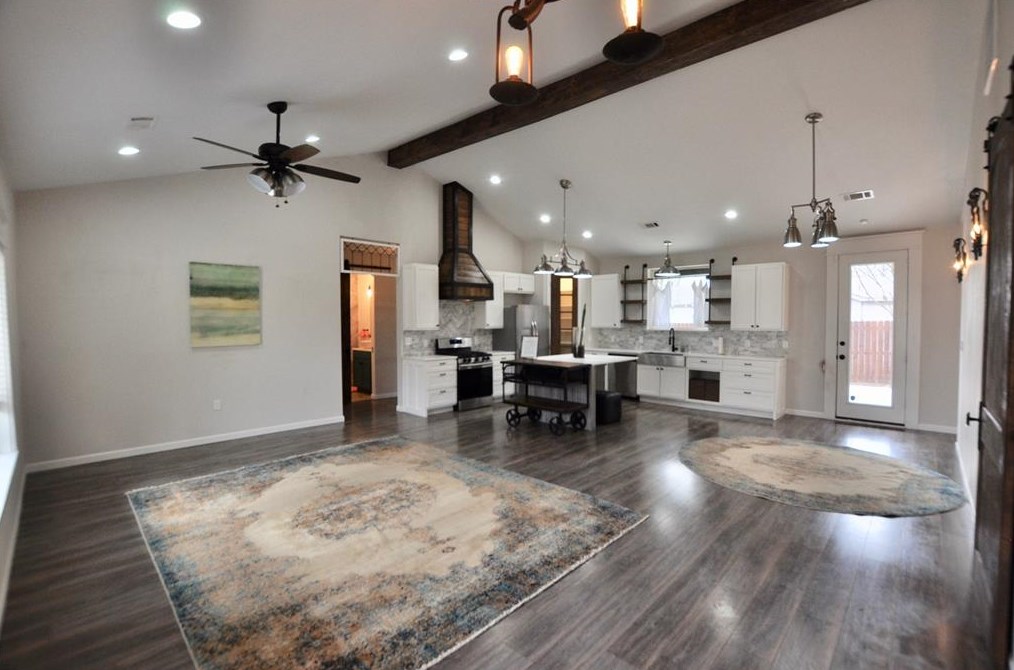 301 W Russell St, Weatherford, TX 76086