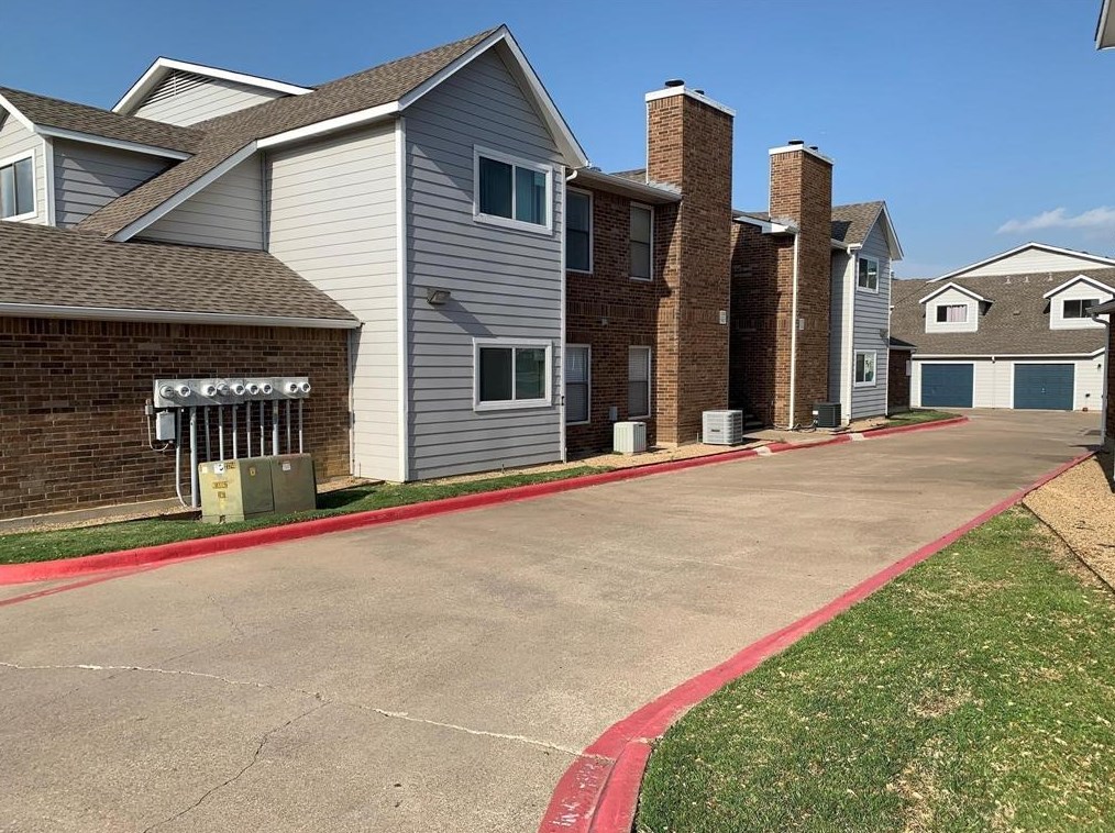141 Valley View Dr, Lewisville, TX 75067