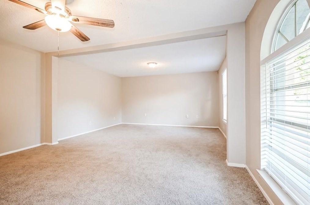 122 Cooper St, Cedar Hill, TX 75104