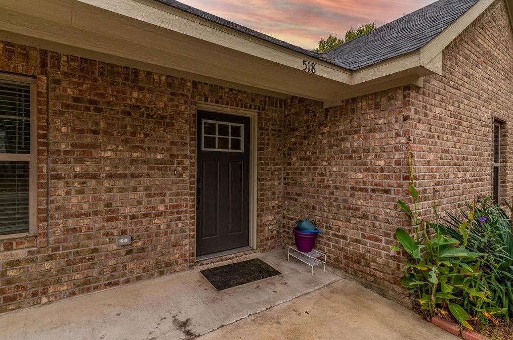 518 W Hull St, Denison, TX 75020