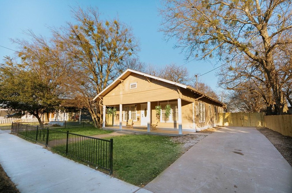 806 N Tennessee St, McKinney, TX 75069