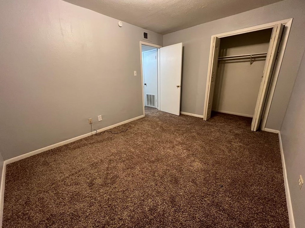 207 W College St #210, Athens, TX 75751