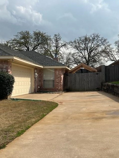 1260 Leanne Ct, Kennedale, TX