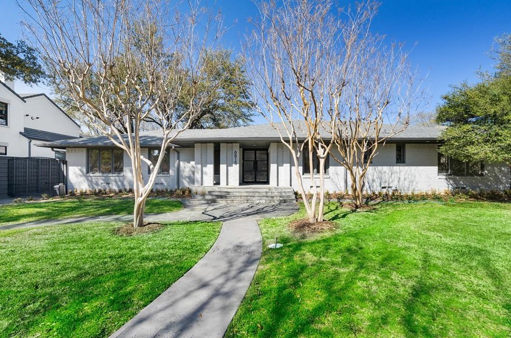 6815 Prestonshire Ln, Dallas TX  75225-2715 exterior