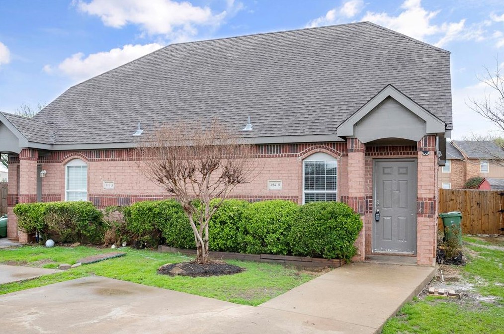 325 Queens Ct S #b, Midlothian, TX 76063
