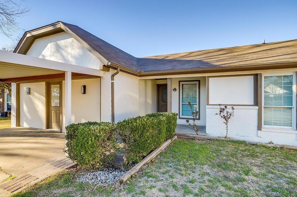 824 Mustang Dr, Fort Worth, TX 76179