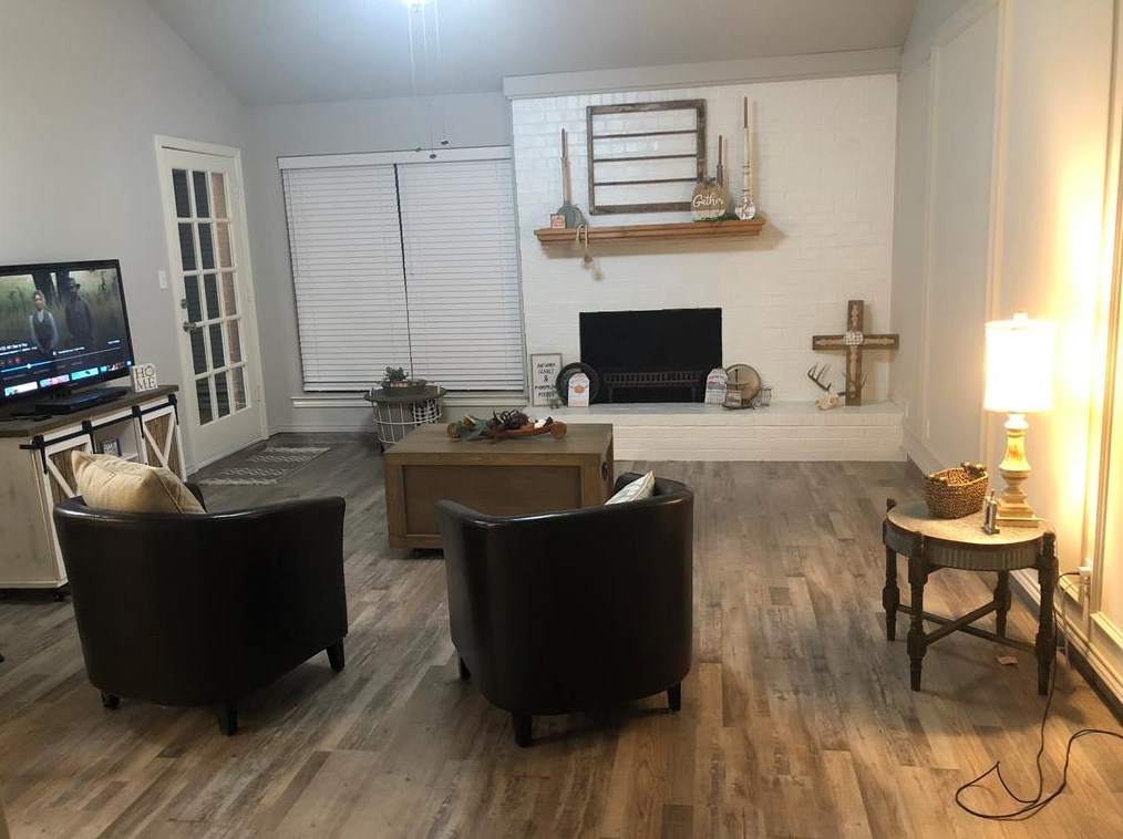 320 Woodard Ln, Azle, TX 76020