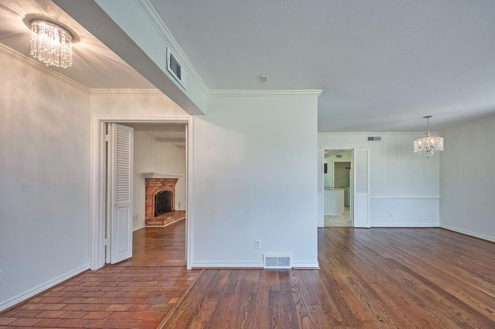 6102 Town Hill Ln, Dallas, TX 75214