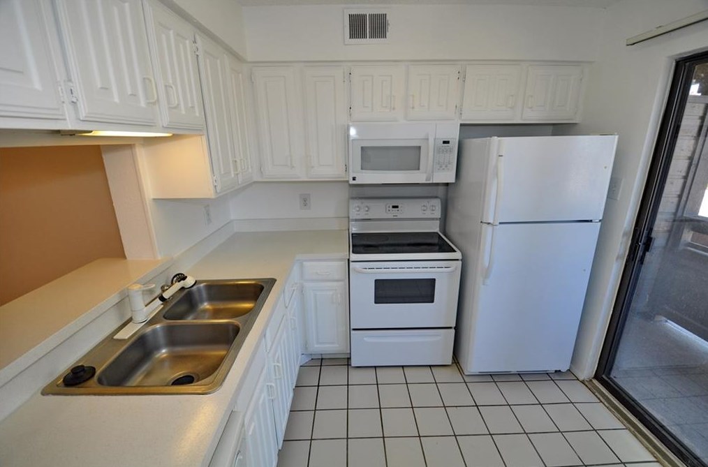 2610 Lakehill Ln Apt 9d, Carrollton, TX
