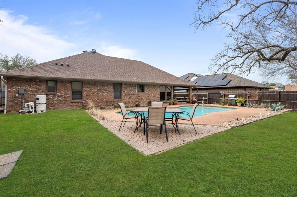 3636 Rolling Meadows Dr, Bedford, TX 76021