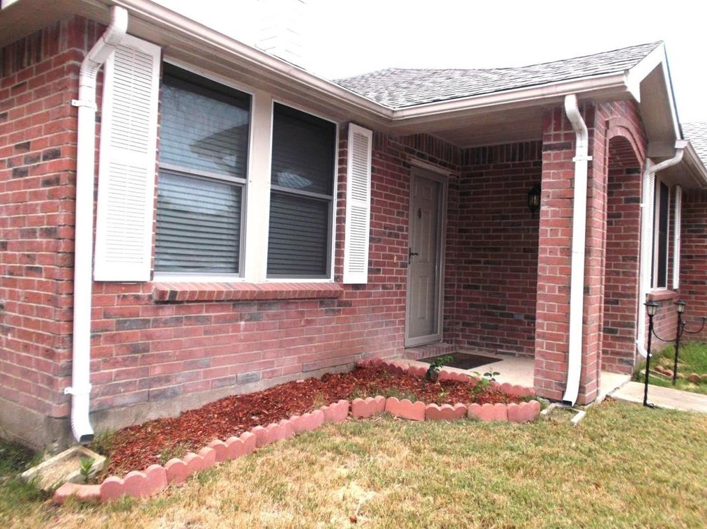 210 Palmdale Dr, St Paul, TX 75098