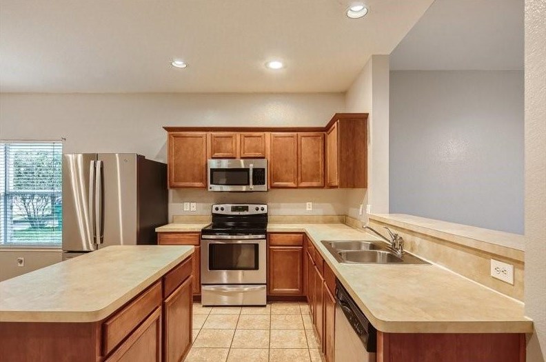 106 Horseshoe Bnd, Waxahachie, TX 75165