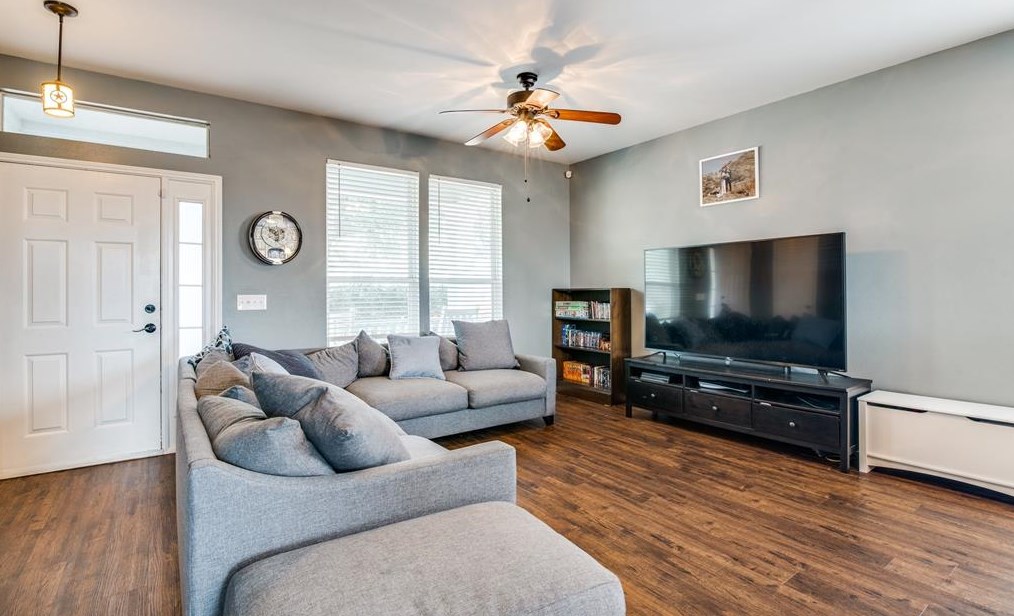 901 Chickesaw Ln, St Paul, TX 75098