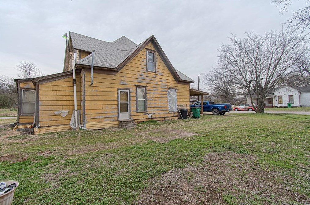 805 Buck St, Whitesboro, TX 76240-3183