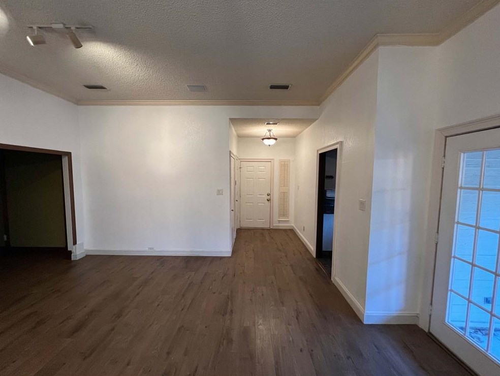 2810 Country Villa Cir, Carrollton, TX 75006