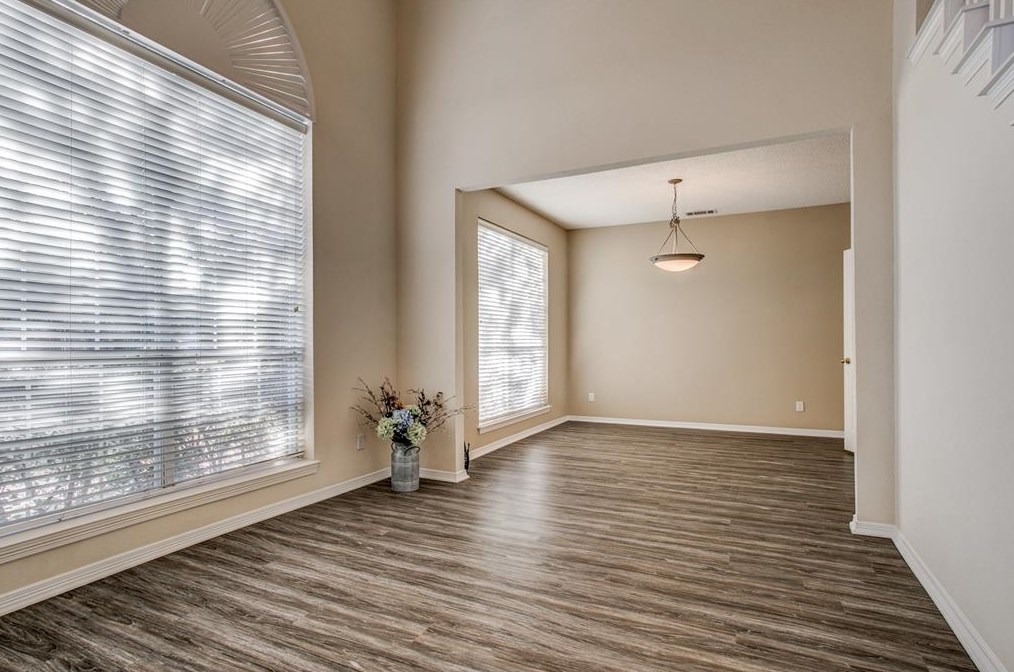 4149 Creekmeadow Dr, Carrollton TX  75010-1110 exterior