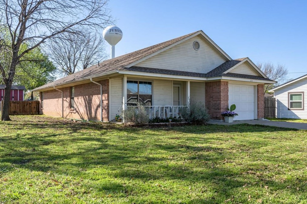 213 Sealy Ave, Justin, TX 76247-9457