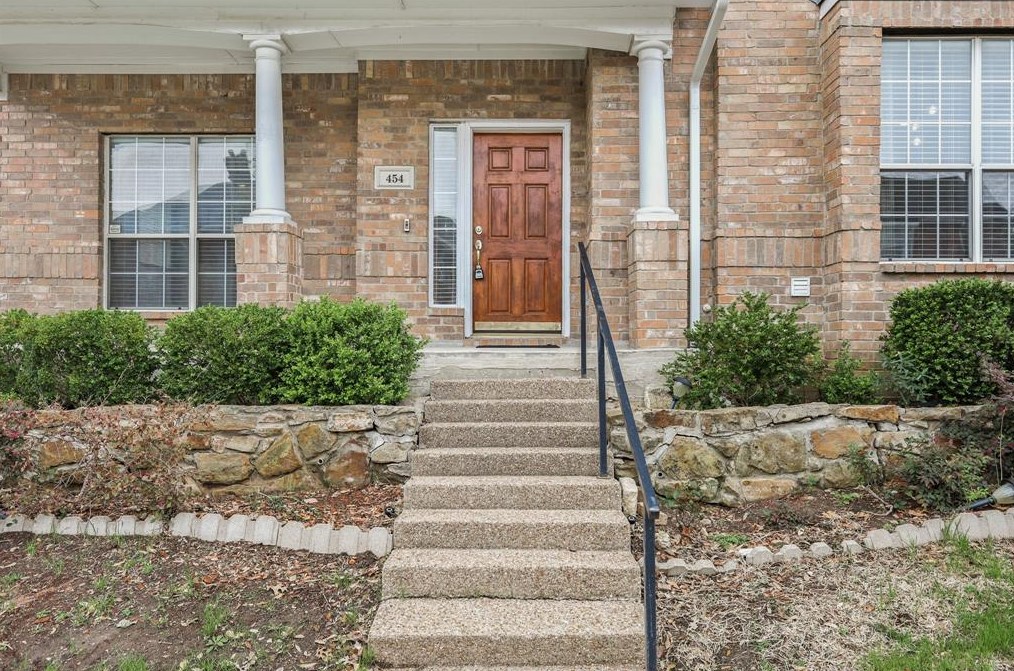 454 Southridge Way, Irving, TX 75063