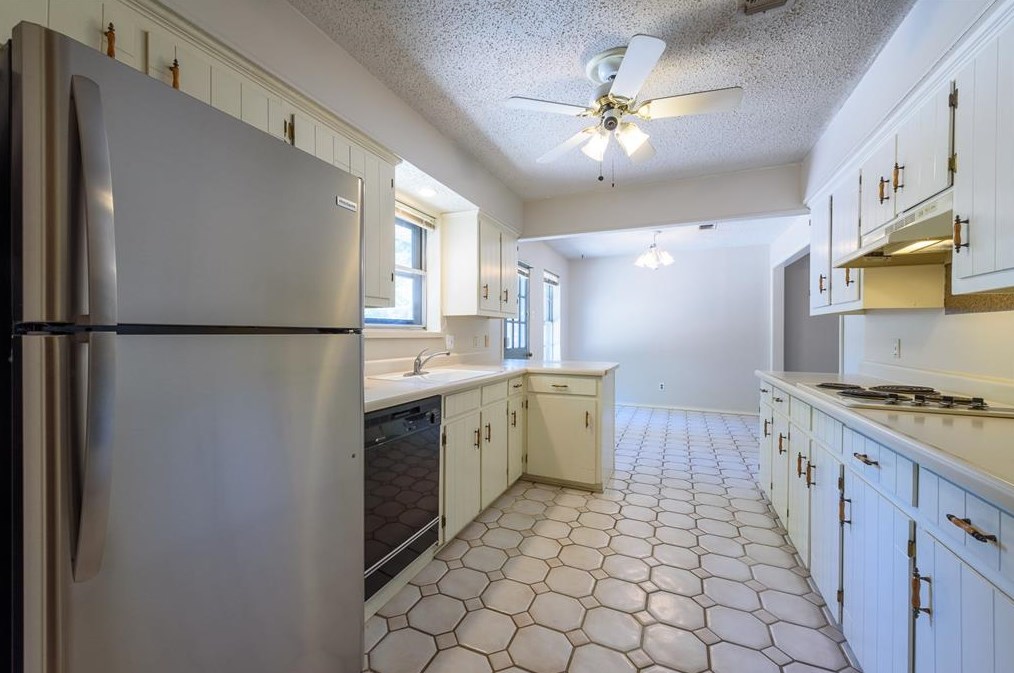 1915 Wendy St, Irving, TX 75060