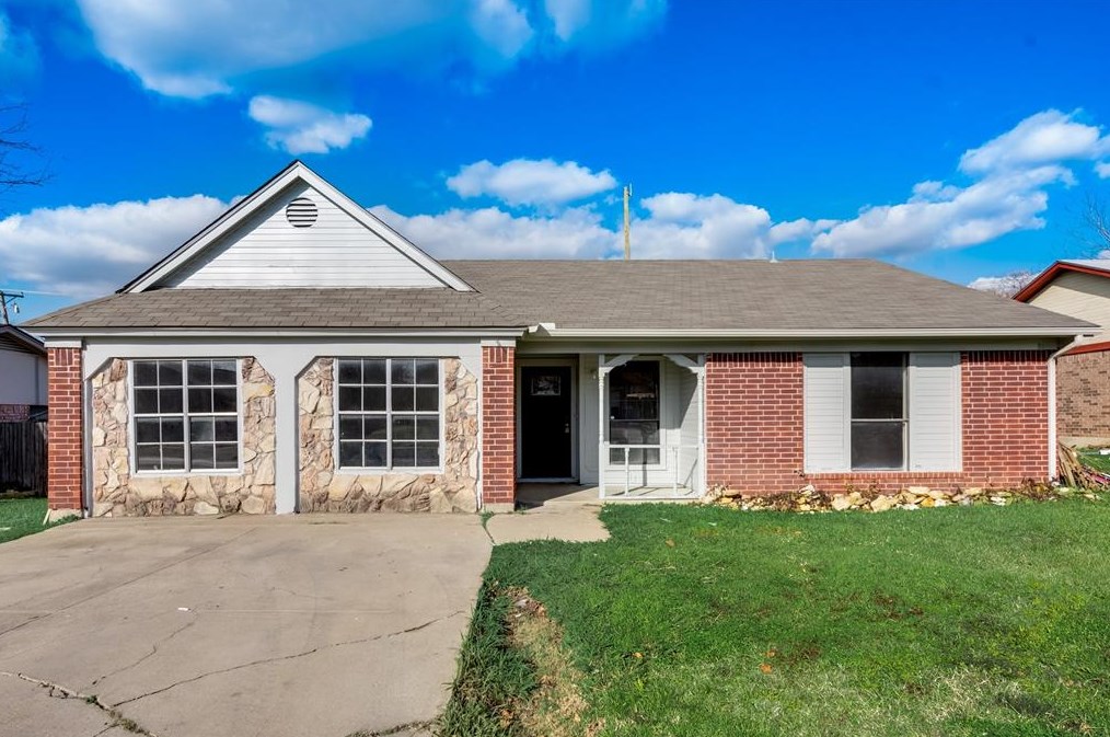 6305 Douglas Dr, Fort Worth, TX 76148