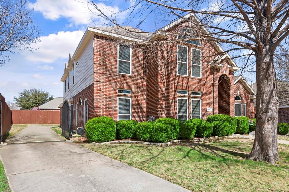 1407 Brittany Ln, Midlothian, TX 76063