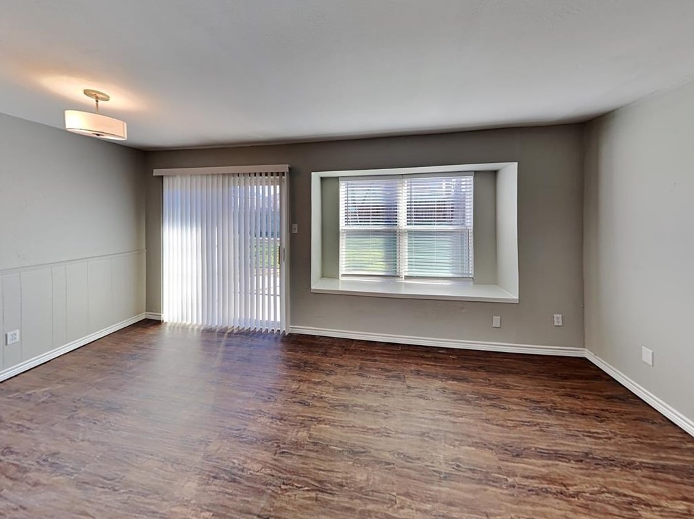 10105 High Bluff Dr, Fort Worth, TX 76108
