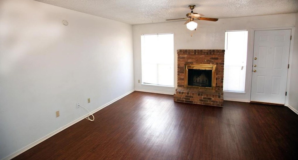 422 W 4th St, Kennedale, TX