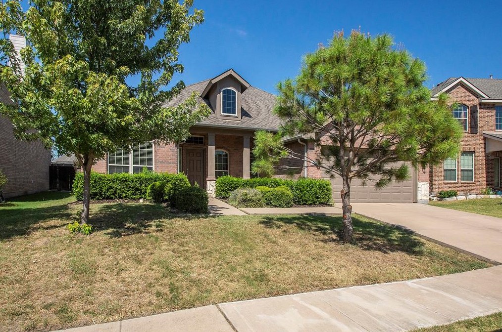 410 Fairway Bluff Dr, St Paul, TX 75098