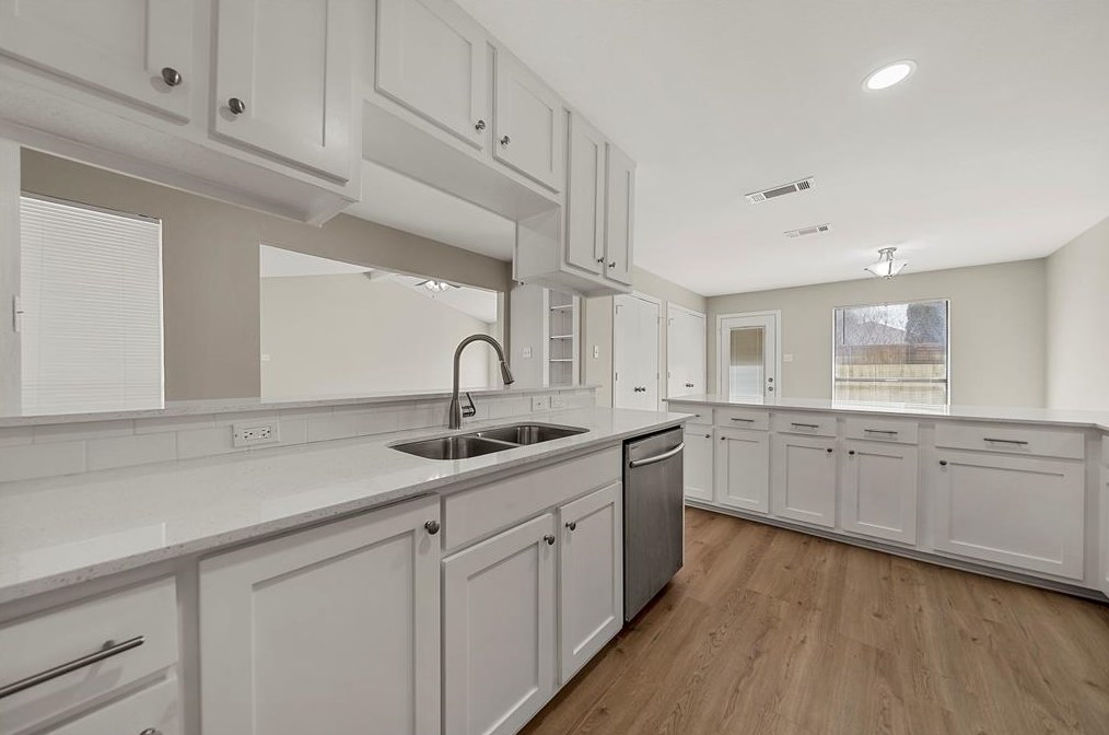 6026 White Rose Trl, Dallas TX  75248-4934 exterior