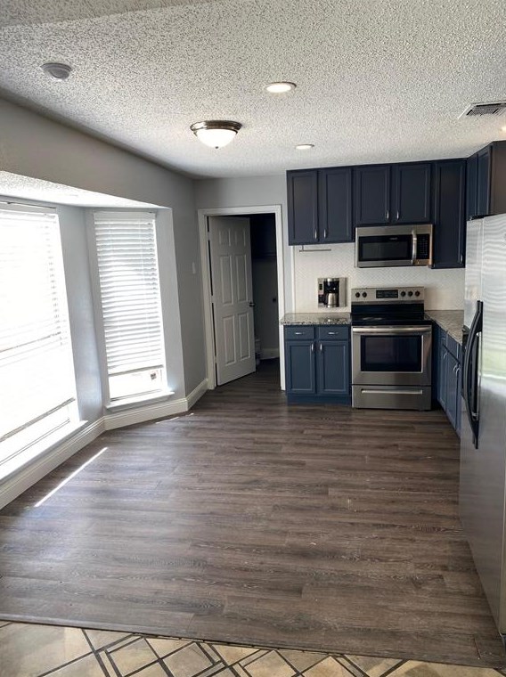 514 Parsley Ln, Euless, TX 76039
