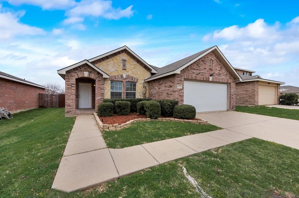 9029 Noontide Dr, Fort Worth, TX 76179