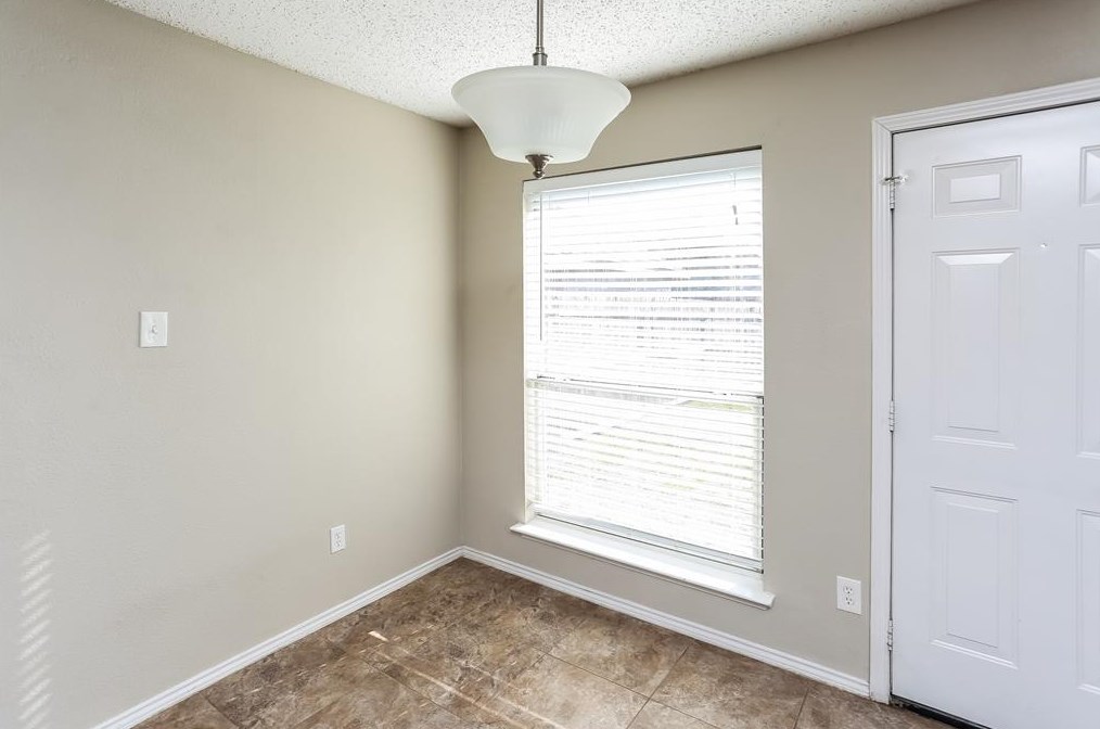 2016 Creek Royal Dr, Mesquite TX  75181-1838 exterior