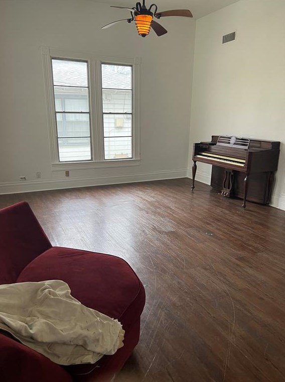 408 Smith St, Grapevine, TX 76051