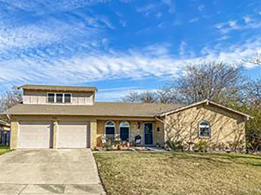 2925 Conejos Dr, Fort Worth, TX 76116