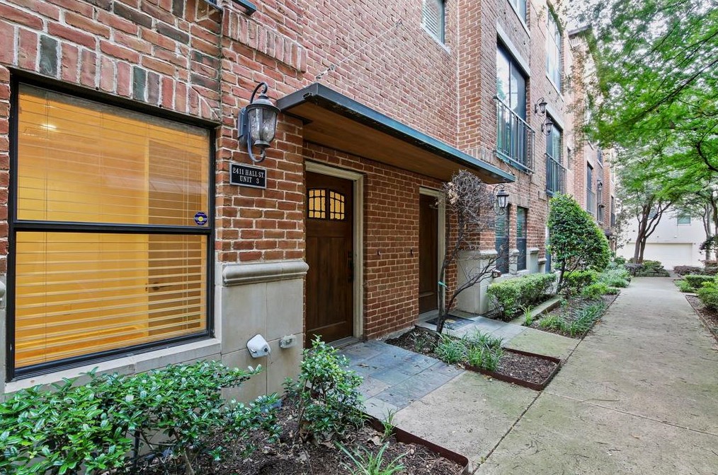 2411 N Hall St Apt 3, Dallas, TX 75204